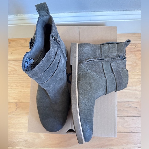 UGG Women’s Josefene Ankle Slate Boot in 7.5 - Picture 6 of 13